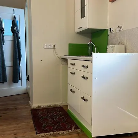 Antike Wohnmoeglichkeit Kurz Und Langfristig 50qm 1 Og Mit Balkon Apartment